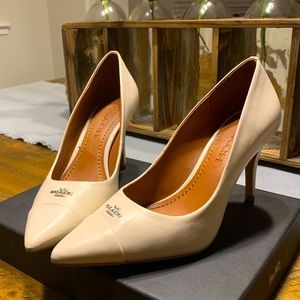 Patrice Coh Ltr Pump Chalk